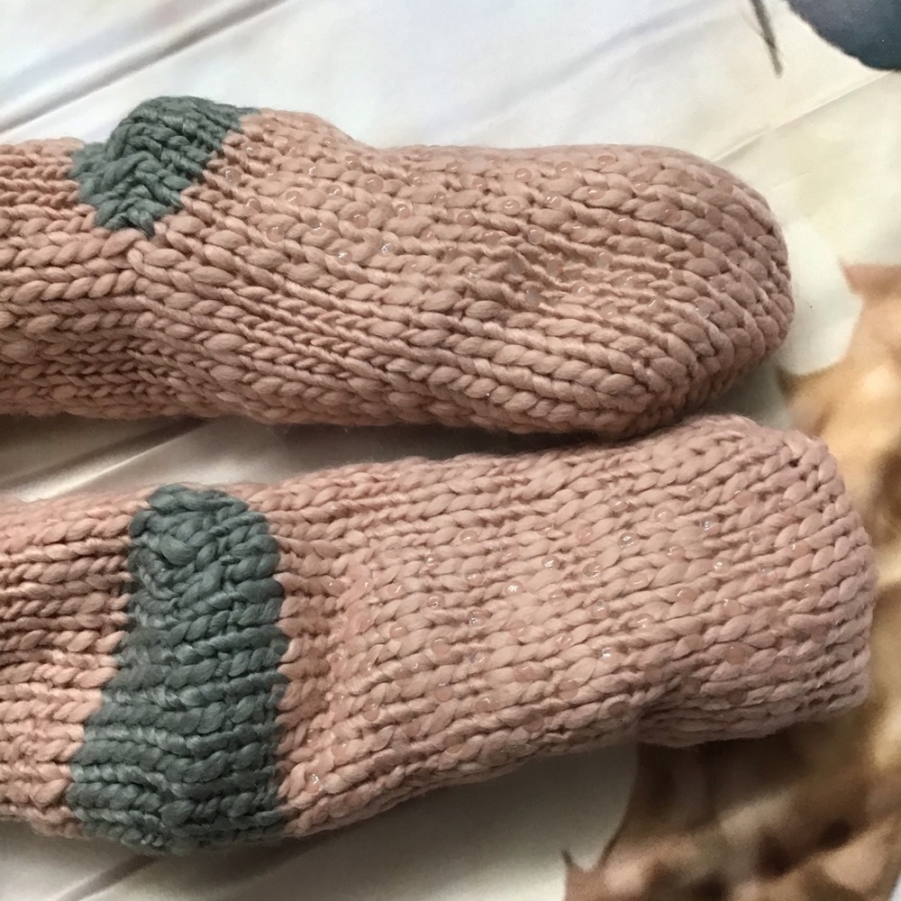 NEW Anti-Slip Sherpa Lined Socks - Picture 6 of 7